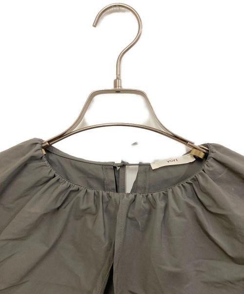 YORI（ヨリ）yori (ヨリ) フリルカラーティアードチュニック グレー サイズ:FREEの古着・服飾アイテム