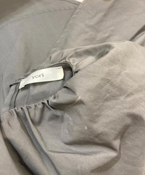 YORI（ヨリ）yori (ヨリ) フリルカラーティアードチュニック グレー サイズ:FREEの古着・服飾アイテム