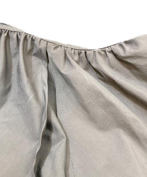 YORI（ヨリ）yori (ヨリ) フリルカラーティアードチュニック グレー サイズ:FREEの古着・服飾アイテム