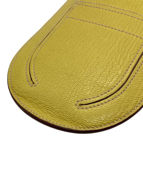 HERMES（エルメス）HERMES (エルメス) スマートフォンケース インザループ トゥゴーＧＭ イエローの古着・服飾アイテム