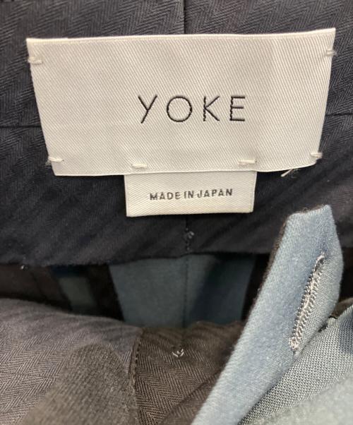 YOKE（ヨーク）YOKE (ヨーク) BACK SLIT STRAIGHT PANTS グレー サイズ:Ｓの古着・服飾アイテム