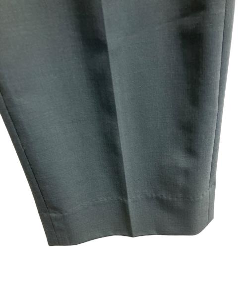 YOKE（ヨーク）YOKE (ヨーク) BACK SLIT STRAIGHT PANTS グレー サイズ:Ｓの古着・服飾アイテム