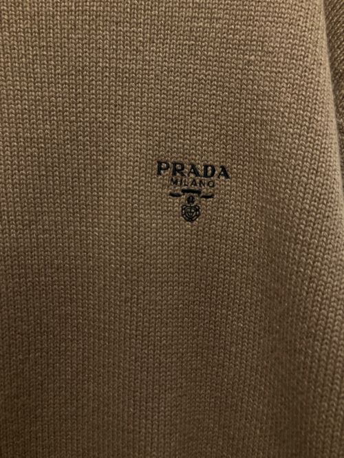 PRADA（プラダ）PRADA (プラダ) ロゴ カシミヤ ニットプルオーバー ベージュ サイズ:48の古着・服飾アイテム