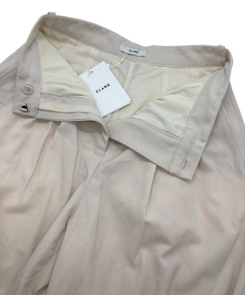 CLANE（クラネ）CLANE (クラネ) BASIC TUCK PANTS アイボリーの古着・服飾アイテム