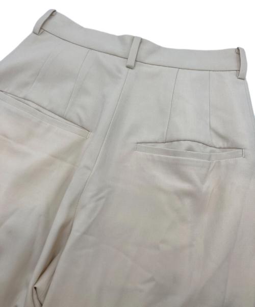 CLANE（クラネ）CLANE (クラネ) BASIC TUCK PANTS アイボリーの古着・服飾アイテム