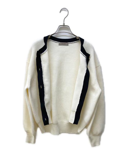 JUSGLITTY（ジャスグリッティー）JUSGLITTY (ジャスグリッティー) 配色マルチ釦カーデ ホワイト サイズ:2の古着・服飾アイテム