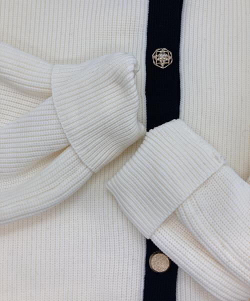 JUSGLITTY（ジャスグリッティー）JUSGLITTY (ジャスグリッティー) 配色マルチ釦カーデ ホワイト サイズ:2の古着・服飾アイテム