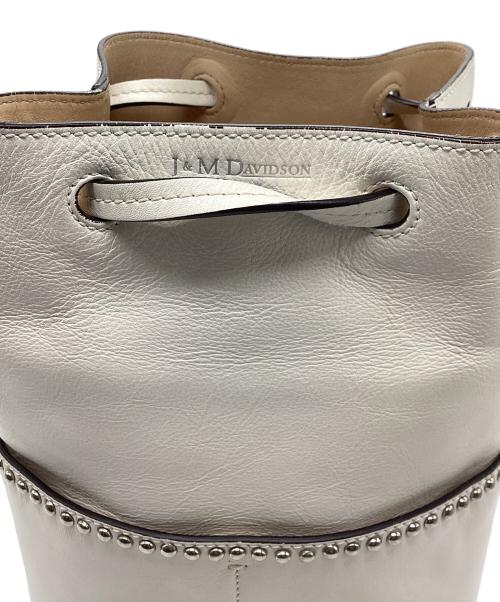 J&M DAVIDSON（ジェイ＆エム デヴィッドソン）J&M DAVIDSON (ジェイ＆エム デヴィッドソン) トートバッグ　MINI DAISY WITH STUDS ホワイトの古着・服飾アイテム
