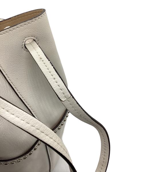 J&M DAVIDSON（ジェイ＆エム デヴィッドソン）J&M DAVIDSON (ジェイ＆エム デヴィッドソン) トートバッグ　MINI DAISY WITH STUDS ホワイトの古着・服飾アイテム