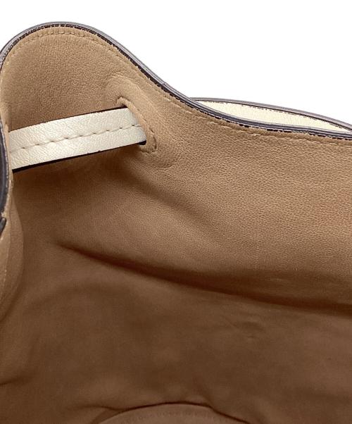 J&M DAVIDSON（ジェイ＆エム デヴィッドソン）J&M DAVIDSON (ジェイ＆エム デヴィッドソン) トートバッグ　MINI DAISY WITH STUDS ホワイトの古着・服飾アイテム