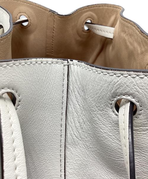 J&M DAVIDSON（ジェイ＆エム デヴィッドソン）J&M DAVIDSON (ジェイ＆エム デヴィッドソン) トートバッグ　MINI DAISY WITH STUDS ホワイトの古着・服飾アイテム