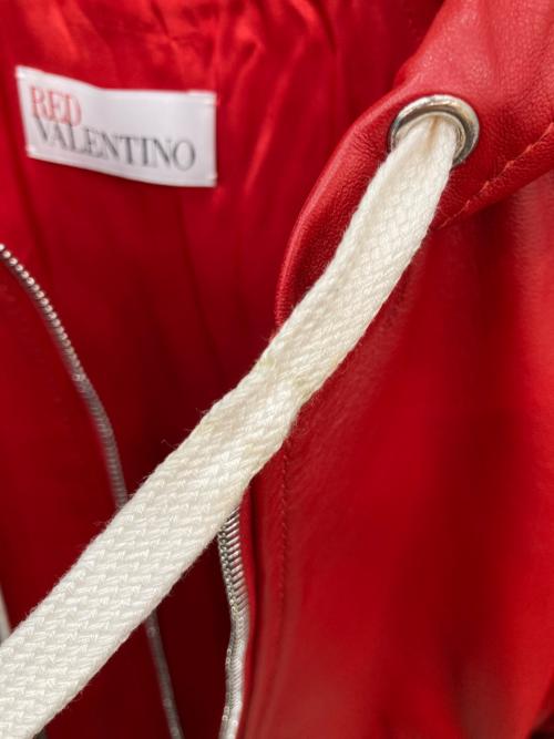 RED VALENTINO（レッドヴァレンティノ）RED VALENTINO (レッドヴァレンティノ) クロップド レザーパーカー レッド サイズ:40の古着・服飾アイテム