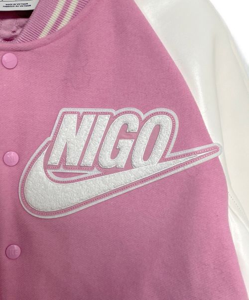 NIKE（ナイキ）NIKE (ナイキ) NIGO (二ゴー) Varsity Jacket ピンク×ホワイト サイズ:Sの古着・服飾アイテム