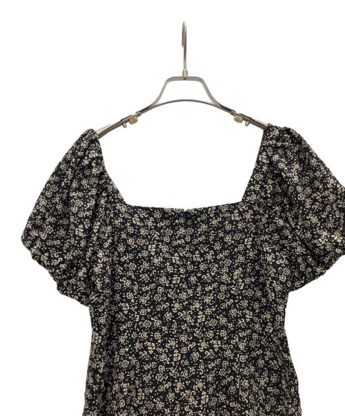 JILL STUART（ジルスチュアート）JILL STUART (ジルスチュアート) スモールフラワープリントワンピース ブラック サイズ:SIZE4 未使用品の古着・服飾アイテム