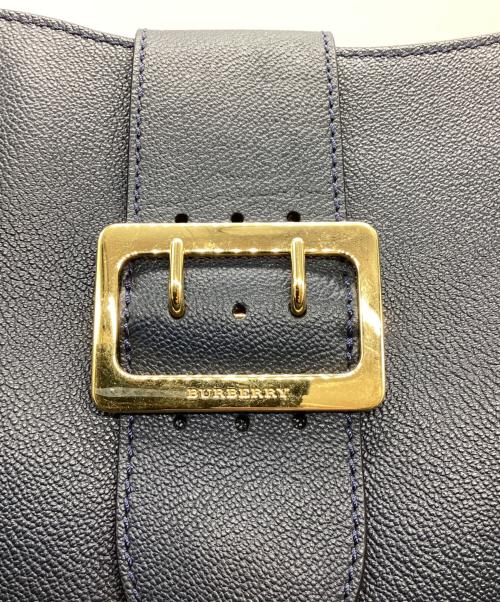 BURBERRY（バーバリー）BURBERRY (バーバリー) ハウスチェックバックル2WAYレザーハンドバッグ ネイビーの古着・服飾アイテム