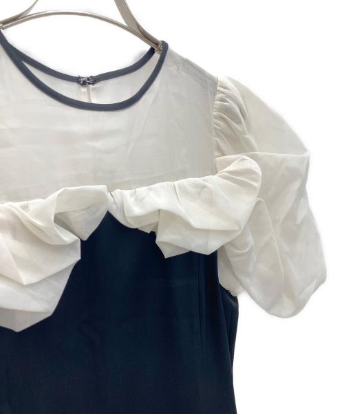 FRAY ID（フレイ アイディー）FRAY ID (フレイ アイディー) ラッフルデザインシアーコンビスリムドレス ブラック×ホワイト サイズ:1 未使用品の古着・服飾アイテム