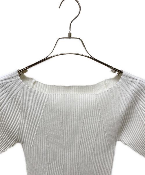 FRAY ID（フレイ アイディー）FRAY ID (フレイ アイディー) 24SS パフスリーブオフショルリブニット ホワイト サイズ:FREEの古着・服飾アイテム