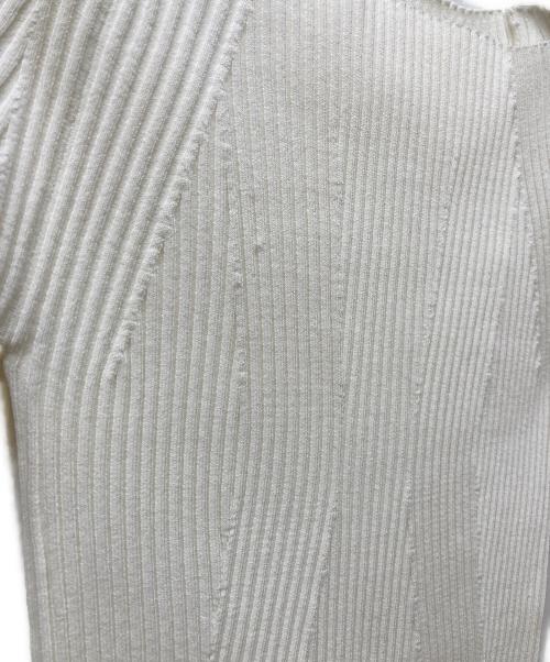 FRAY ID（フレイ アイディー）FRAY ID (フレイ アイディー) 24SS パフスリーブオフショルリブニット ホワイト サイズ:FREEの古着・服飾アイテム