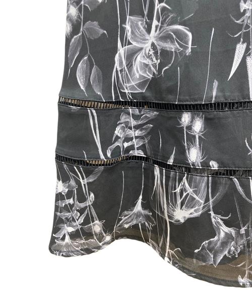 FRAY ID（フレイ アイディー）FRAY ID (フレイ アイディー) ドレープネックシャーリングプリントワンピース FWFO222237 ブラックの古着・服飾アイテム