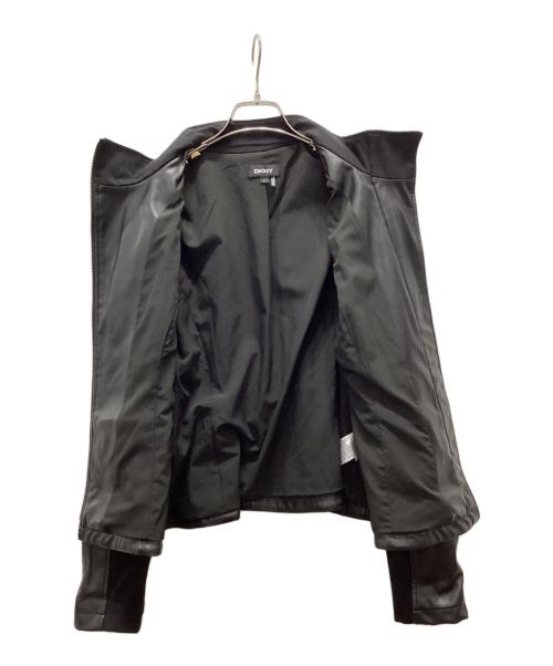 DKNY（ダナキャランニューヨーク）DKNY (ダナキャランニューヨーク) ペプラム フェイクレザー切替ジャケット ブラック サイズ:Sの古着・服飾アイテム