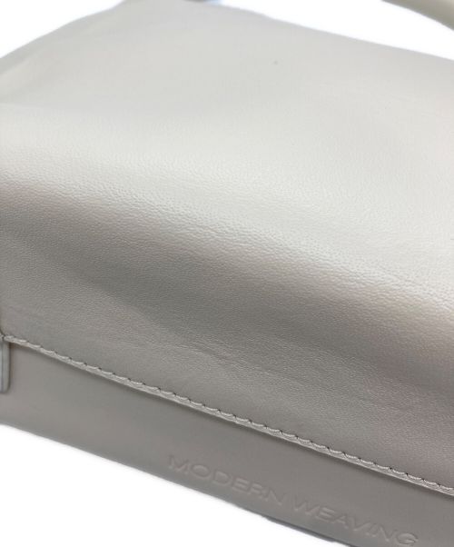 MODERNWEAVING（モダン ウィーヴィング）MODERNWEAVING (モダン ウィーヴィング) MINI ARCH HANDLE PLEAT TOTE アイボリー サイズ:表記なしの古着・服飾アイテム