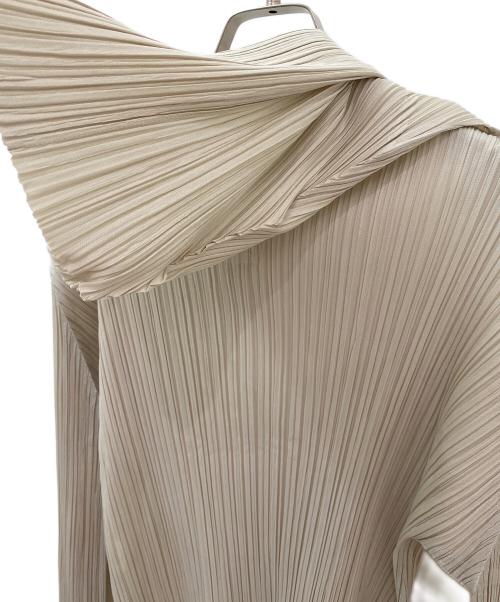 PLEATS PLEASE（プリーツプリーズ）PLEATS PLEASE (プリーツプリーズ) フーデッドプリーツカットソー ベージュ サイズ:3の古着・服飾アイテム