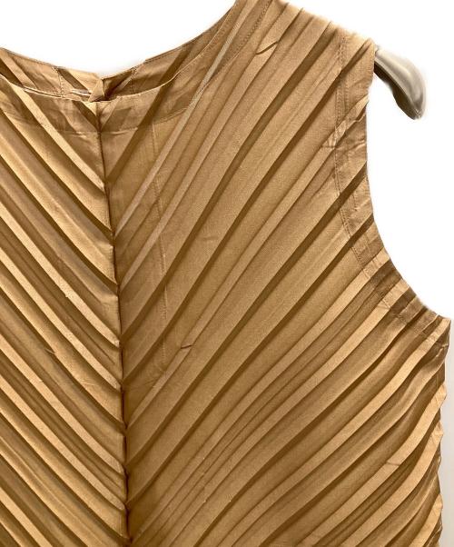 ISSEY MIYAKE（イッセイミヤケ）ISSEY MIYAKE (イッセイミヤケ) ノースリーブワンピース ベージュ サイズ:2の古着・服飾アイテム