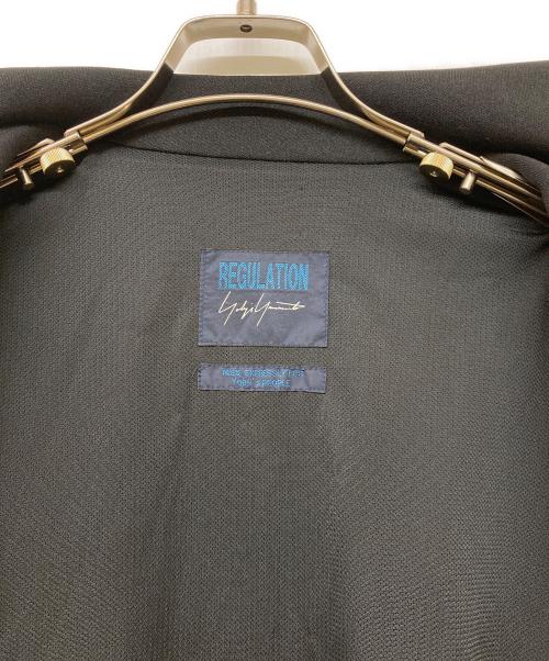 REGULATION Yohji Yamamoto（レギュレーションヨウジヤマモト）REGULATION Yohji Yamamoto (レギュレーションヨウジヤマモト) ノースリーブハーフジップコート ブラック サイズ:Ｍの古着・服飾アイテム
