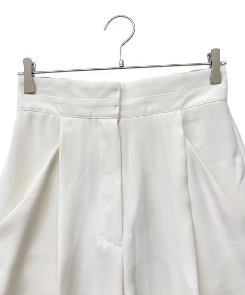 Noble（ノーブル）Noble (ノーブル) ドレープサテンダブルベルトハーフパンツ ホワイト サイズ:38の古着・服飾アイテム