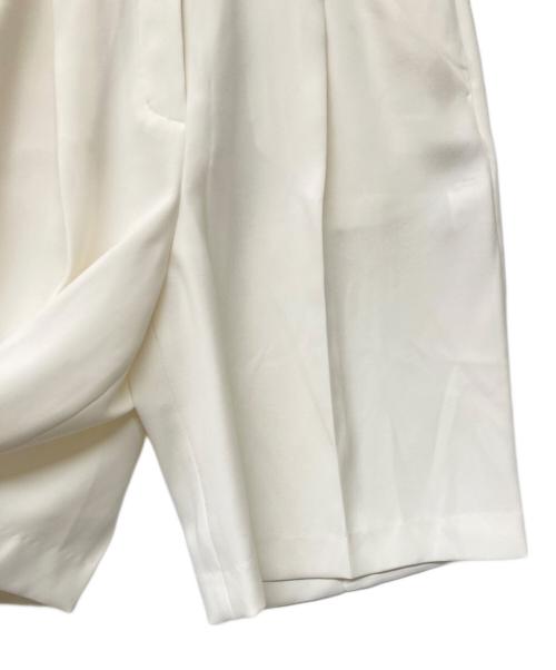 Noble（ノーブル）Noble (ノーブル) ドレープサテンダブルベルトハーフパンツ ホワイト サイズ:38の古着・服飾アイテム