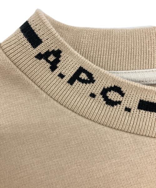 A.P.C.（アーペーセー）A.P.C. (アーペーセー) ネックロゴスウェット ベージュ サイズ:Mの古着・服飾アイテム