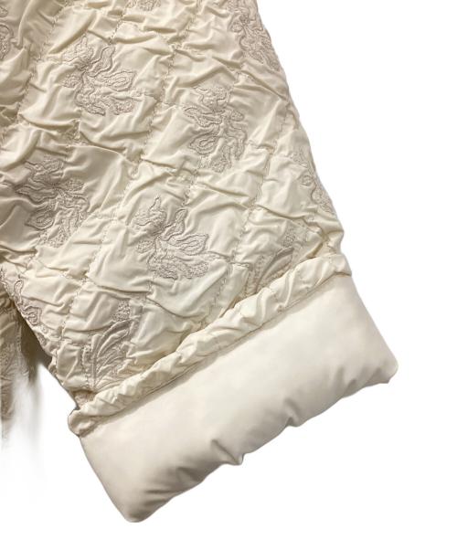 MURRAL（ミューラル）MURRAL (ミューラル) Dahlia shrinking embroidery down jacket アイボリー サイズ:Freeの古着・服飾アイテム