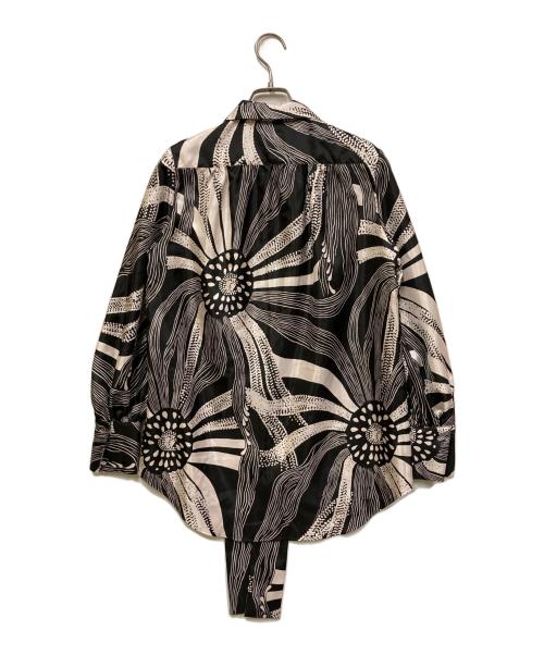M・Fil（エムフィル）M・fil (エムフィル) フラワープリントボウタイブラウス ブラック×ホワイト サイズ:SIZE 38の古着・服飾アイテム
