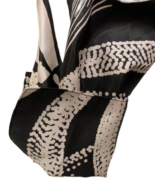 M・Fil（エムフィル）M・fil (エムフィル) フラワープリントボウタイブラウス ブラック×ホワイト サイズ:SIZE 38の古着・服飾アイテム