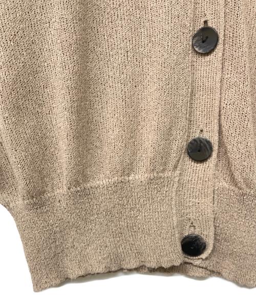 Whim Gazette（ウィムガゼット）Whim Gazette (ウィムガゼット) camifine Vネックカーディガン ベージュ サイズ:Fの古着・服飾アイテム