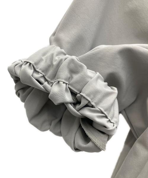 UNITED ARROWS（ユナイテッドアローズ）UNITED ARROWS (ユナイテッドアローズ) タスラン ステッチ ギャザー 5SL ブラウス グレー サイズ:SIZEFREE 未使用品の古着・服飾アイテム