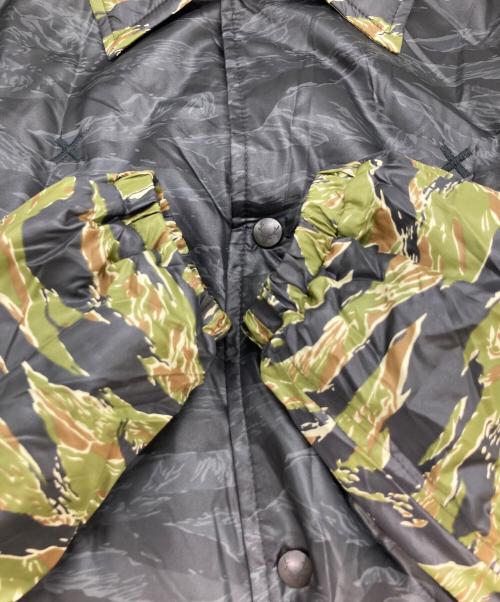 charcoal（チャコール）charcoal (チャコール) South2 West8 (サウスツー ウエストエイト) Camo Filling Coach Jacket カーキ×ブラック サイズ:Lの古着・服飾アイテム