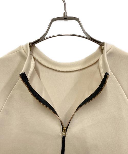 UNFILO（アンフィーロ）UNFILO (アンフィーロ) BEAUTY FORM JERSEY バックZIPプルオーバー ベージュ サイズ:Mの古着・服飾アイテム