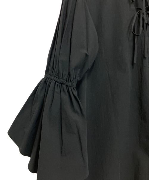 Uhr（ウーア）Uhr (ウーア) BACK RIBBON BLOUSE ブラック サイズ:Free 未使用品の古着・服飾アイテム