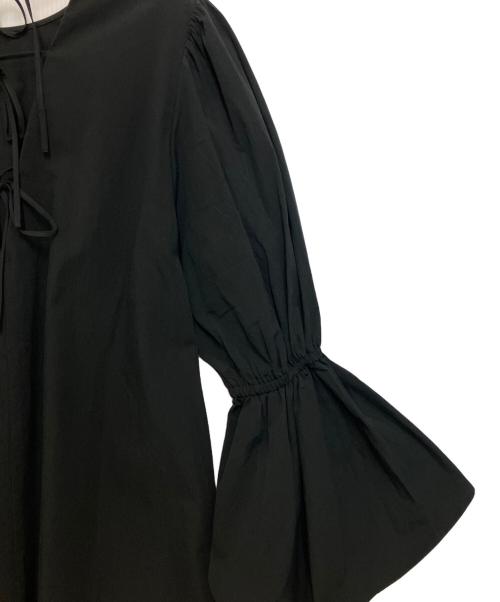 Uhr（ウーア）Uhr (ウーア) BACK RIBBON BLOUSE ブラック サイズ:Free 未使用品の古着・服飾アイテム