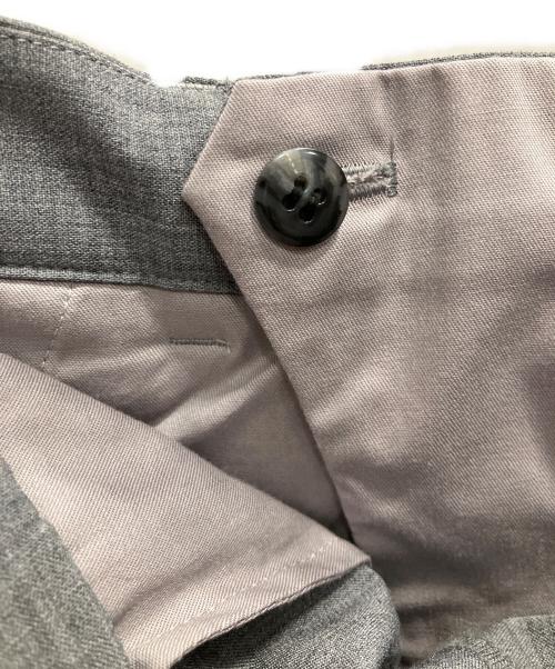 FRAMeWORK（フレームワーク）FRAMeWORK (フレームワーク) ウォッシャブルTWタックワイドパンツ グレー サイズ:36の古着・服飾アイテム