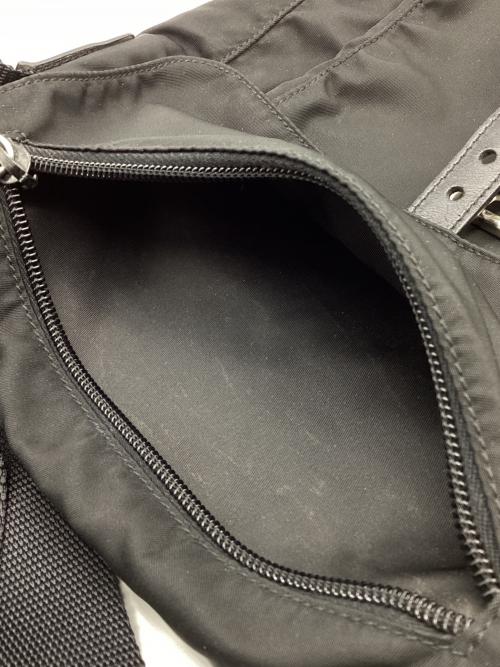 PRADA（プラダ）PRADA (プラダ) ナイロンショルダーバッグ ブラックの古着・服飾アイテム