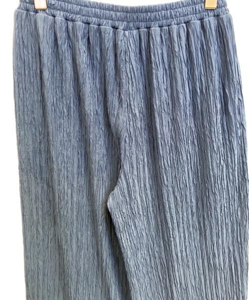 BEAUTY&YOUTH（ビューティーアンドユース）BEAUTY&YOUTH (ビューティーアンドユース) ランダムプリーツ加工パンツ ネイビー サイズ:Мの古着・服飾アイテム