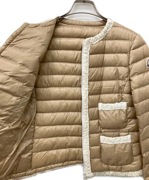 MONCLER（モンクレール）MONCLER (モンクレール) FLAVIENNE/フラヴィエンヌノーカラーダウンジャケット ベージュの古着・服飾アイテム