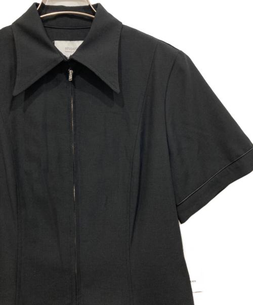 STUDIOUS（ステュディオス）STUDIOUS (ステュディオス) フロントジップセミフレアーワンピース ブラック サイズ:2 未使用品の古着・服飾アイテム