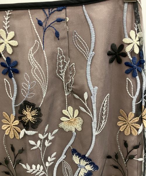 Loulou Willoughby（ルルウィルビー）Loulou Willoughby (ルルウィルビー) BLUE GARDEN刺繍タイトスカート ブラック×ピンク サイズ:2 未使用品の古着・服飾アイテム