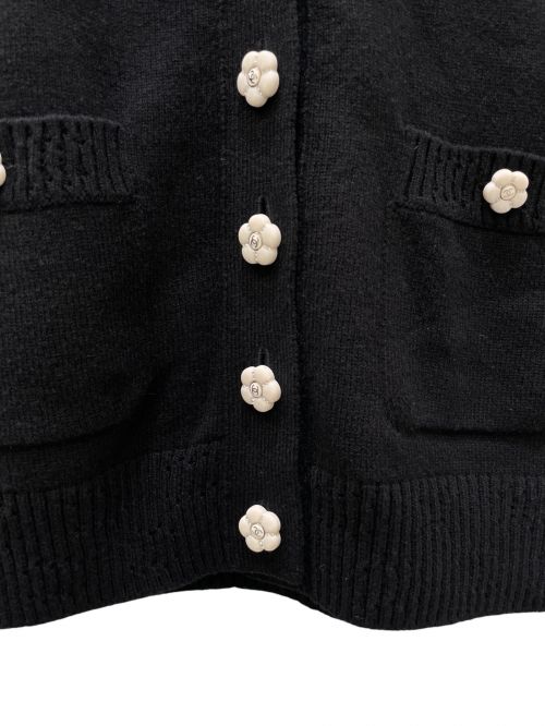CHANEL（シャネル）CHANEL (シャネル) カメリアボタン カシミヤ ニット ベスト ブラック サイズ:36の古着・服飾アイテム