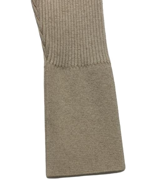 jacquemus（ジャックムス）jacquemus (ジャックムス) アシンメトリーニット ベージュ サイズ:38の古着・服飾アイテム