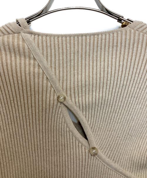 jacquemus（ジャックムス）jacquemus (ジャックムス) アシンメトリーニット ベージュ サイズ:38の古着・服飾アイテム