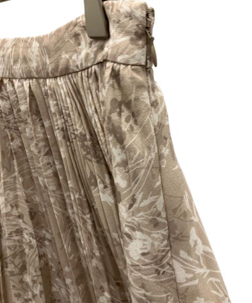 CLANE（クラネ）CLANE (クラネ) FLOWING FLOWER SKIRT ベージュ 未使用品の古着・服飾アイテム
